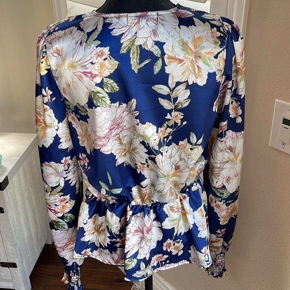 Blouse💙 - Picture 7 of 7